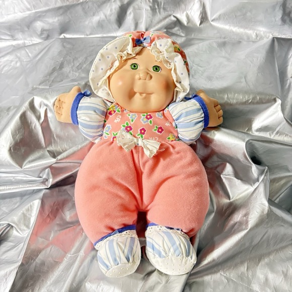 Cabbage Patch Kids Other - Vintage 1995 Cabbage Patch Kids BabyLand Soft Body Bell Rattles Doll Green Eyes‎